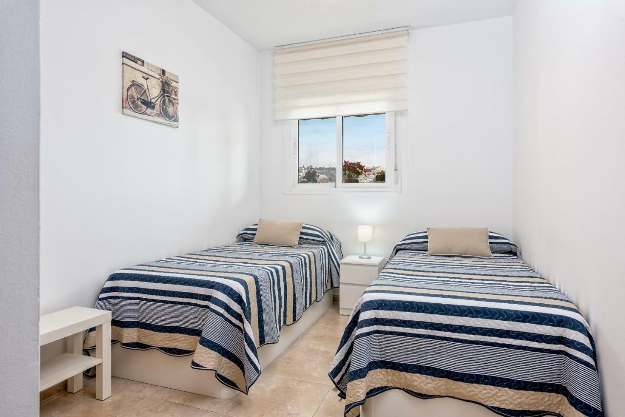 Wintowinrentals Best Location, Beach, Pool & Parking Rincón de la Victoria Exteriör bild
